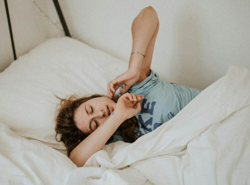 ArrayNature揭秘：想要记性好，还得多睡觉！睡眠是大脑进行深度加工和重组的重要时刻