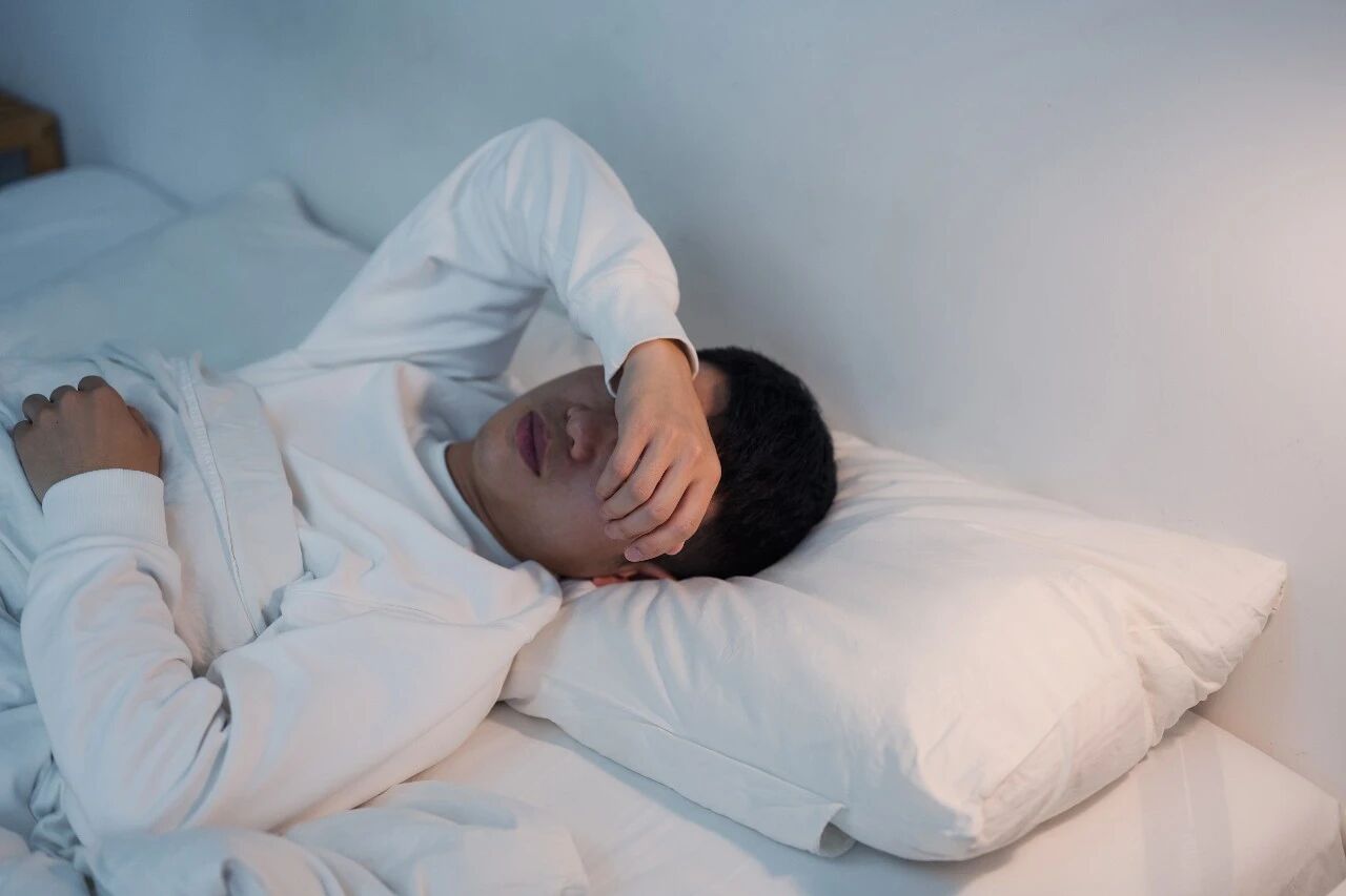 Array“无法睡觉”的人：在深夜清醒，在白天挣扎