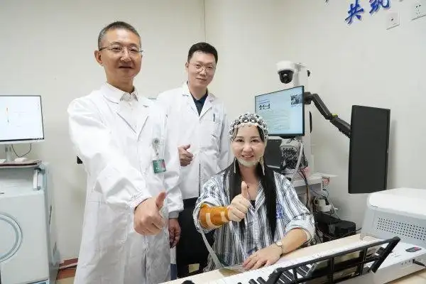 Array“脑电创可贴”测睡眠，无创设备治耳鸣，武汉这栋大楼孕育“读脑”未来产业